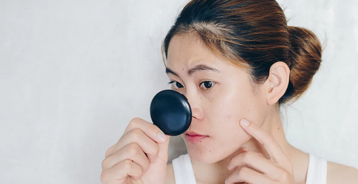 Avoid These Bad Habits That May Be Worsening Your Acne